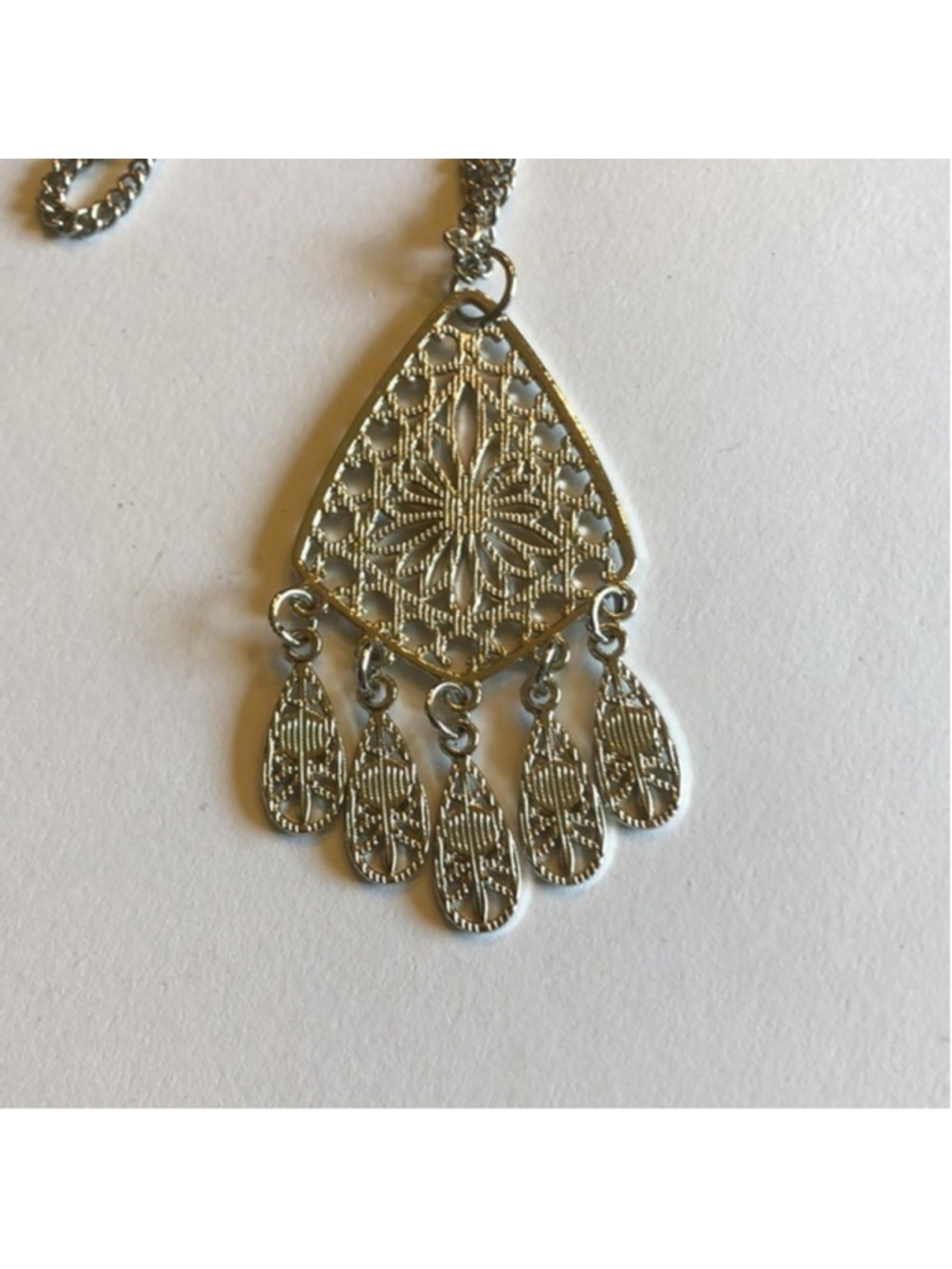 Silver Tone Chain Medallion Dangling Pendant Necklace - Picture 6 of 6